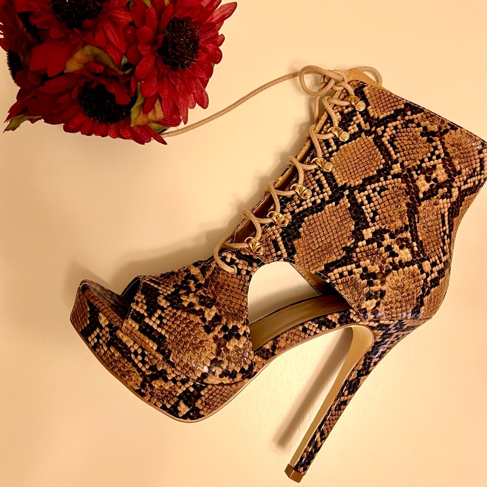 Elegant Shoe Dazzle Shoes| Snakeskin High Heels| Color: Brown| Size: 10